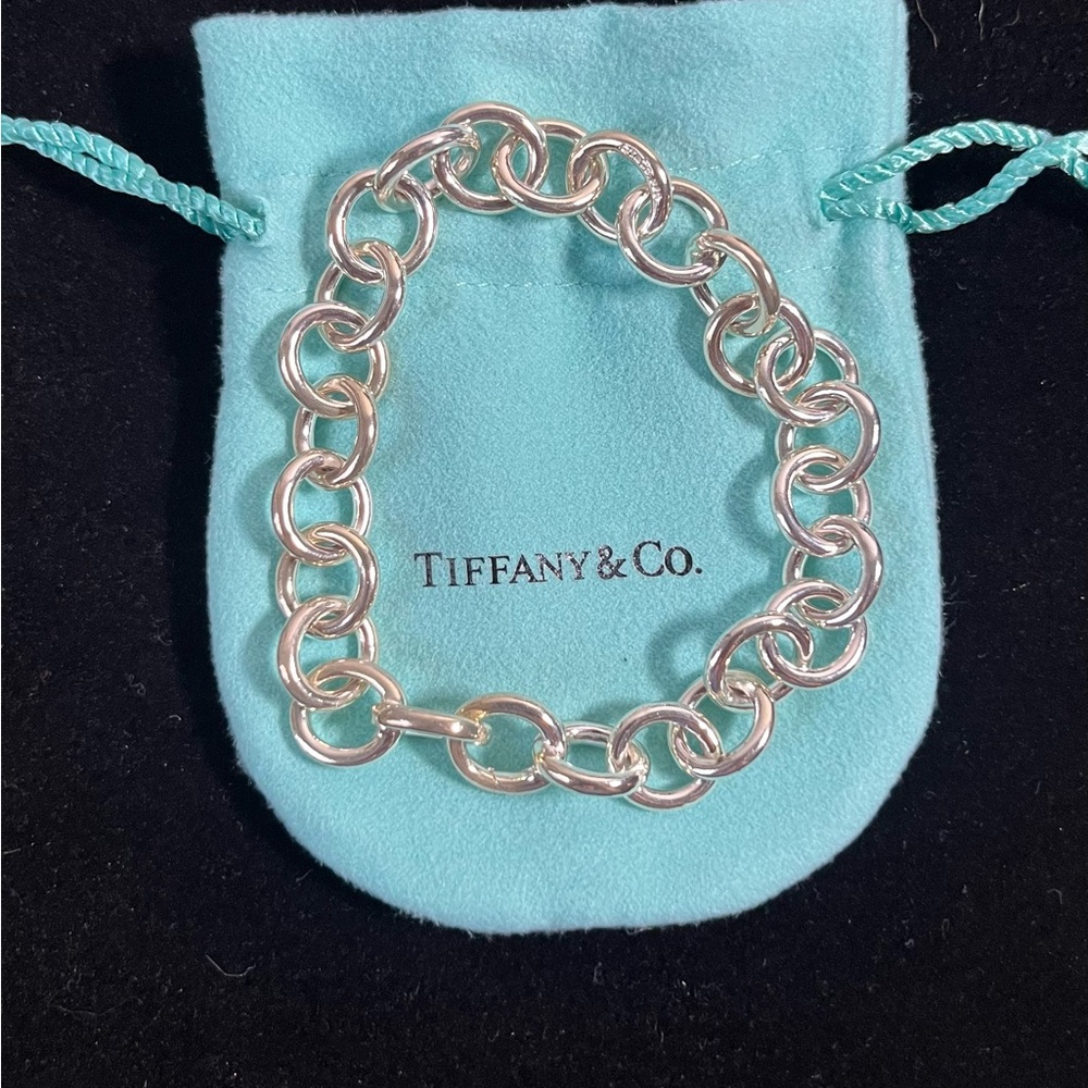 Tiffany & Co. Sterling Silver Clasping Round Link Bracelet 7.25” with Blue Pouch